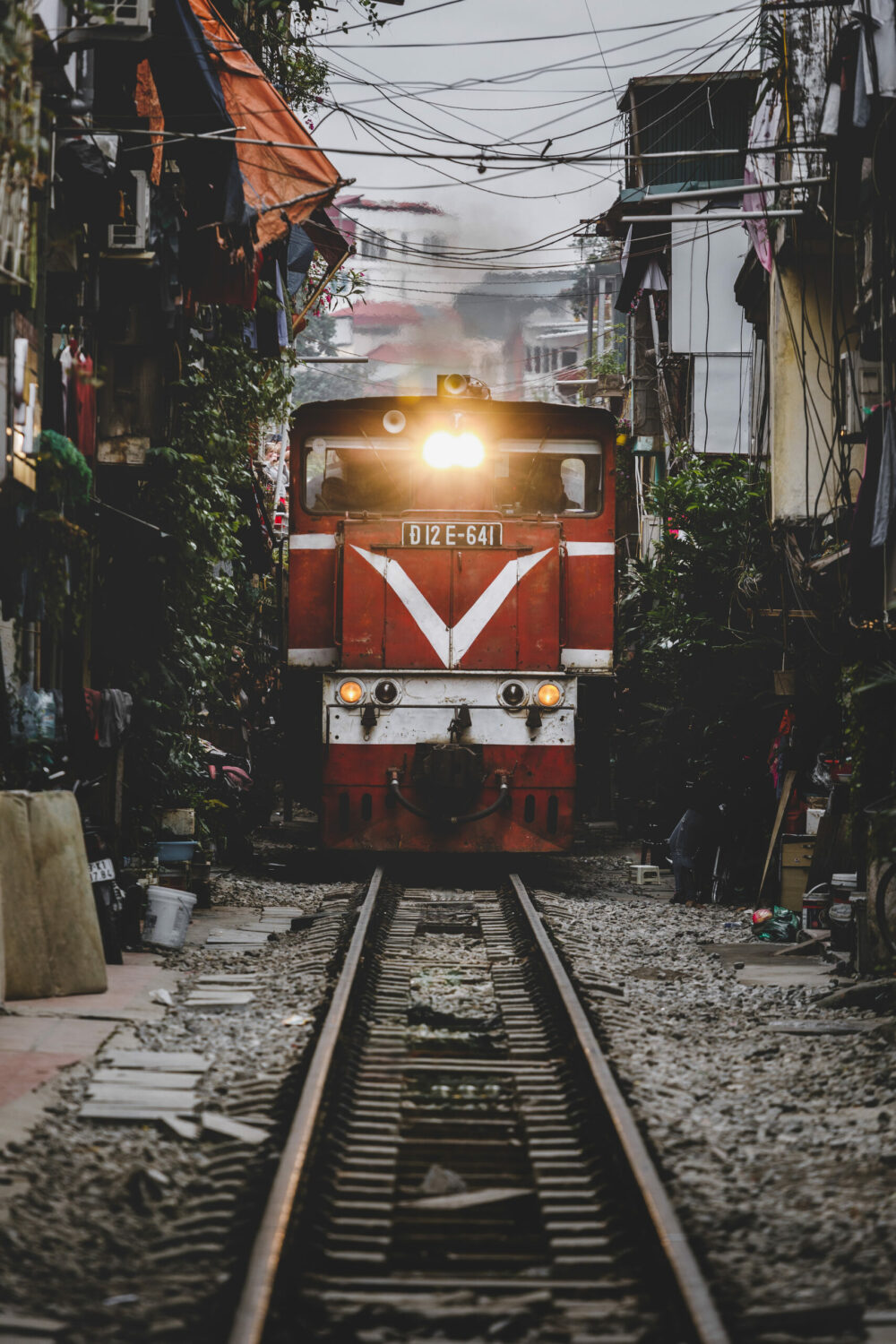 0326-Vietnam_Hanoi_Train